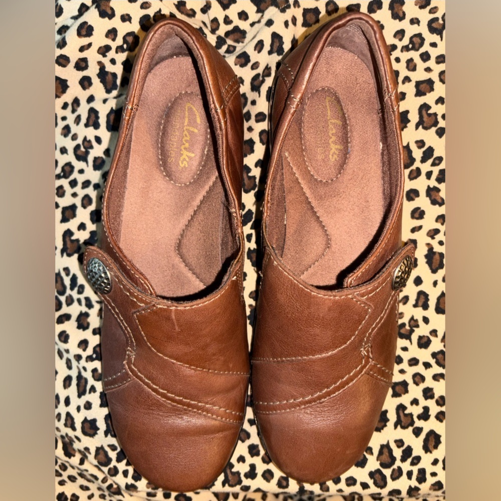 Clarks Women's Tan Leather Mules